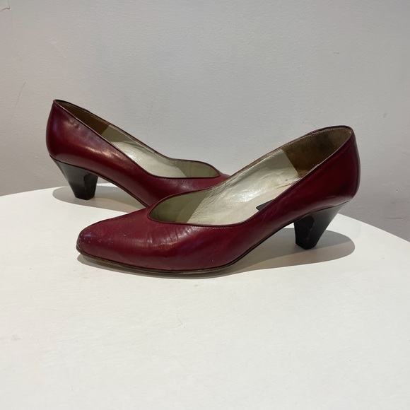 Vintage 70s Nickels Oxblood/Burgundy Leather Pumps with Tooled Toe Design - Picture 4 of 12